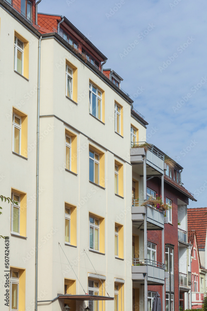 Weisses  modernes Wohnhaus, Mehrfamilienhaus, Bremen, Deutschland