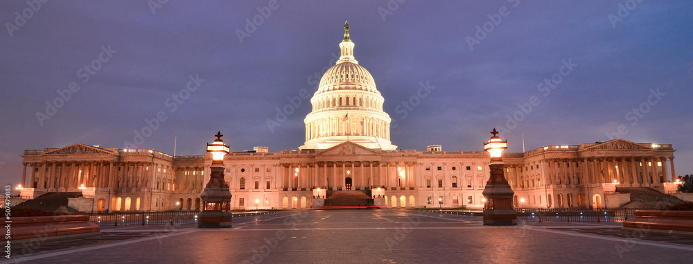 Fototapeta premium US Capitol Building at night - Washington DC United States