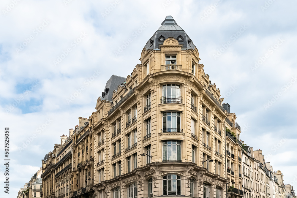 Paris, beautiful building avenue de l’Opera, in a luxury area in the center
