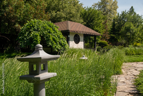 Foto Idyllic view on Pavilion of the Japanese Garden in the Botanical Garden in Almaty