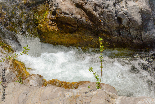 Foto -19 Fiume-rocce-cascatella-Magisano