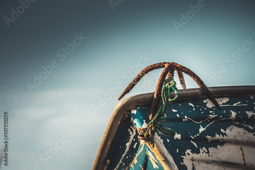 Altes Fischerboot mit rostigem Anker © Jonas Wakewood