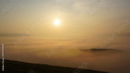 Wallpaper Mural 阿蘇のカルデラに広がる雲海　朝日 Torontodigital.ca