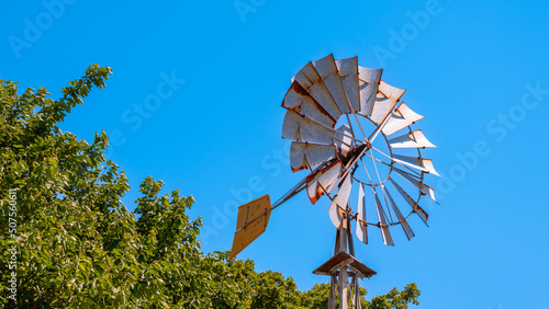 古びた風車