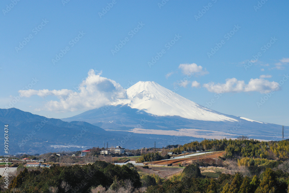 箱根山麓から見た富士山（静岡県三島市・函南町）