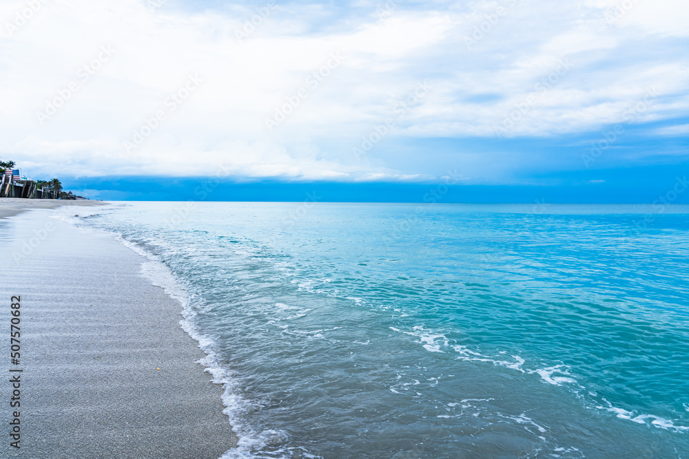 Fototapeta premium Sunrise in Florida. Calm blue ocean and white sand beach