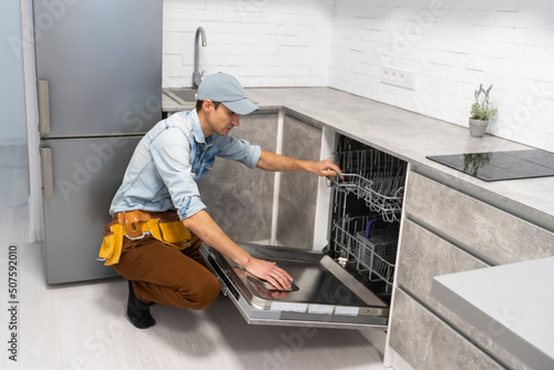 Bilde på lerret Process of dishwashing machine installation
