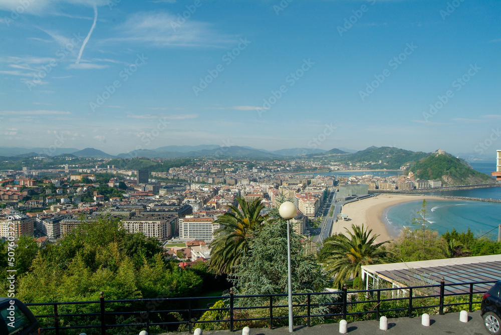 Vista de San Sebastián desde el Mirador de Ulia.
