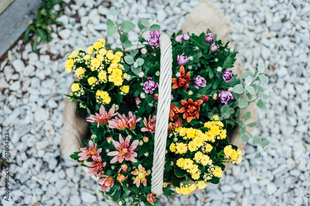 flowers in a wicker basket on the vamen