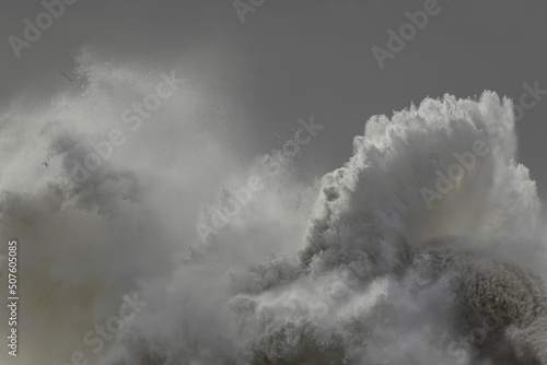 Tableau sur toile Big wave splash