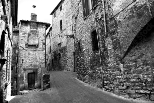 Borghi medievali italiani in bianco e nero © anghifoto