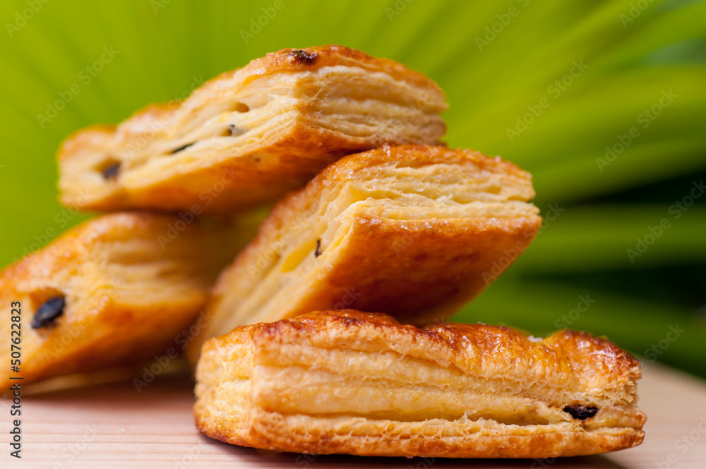 texture, crisp, biscuit, puff pastry, maple pie texture, crisp, biscuit, puff pastry, maple pie