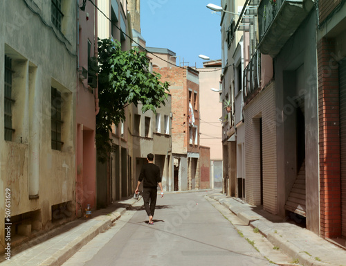Vuelta a casa Paseando por las calles de la ciudad © MONS GUERRERO