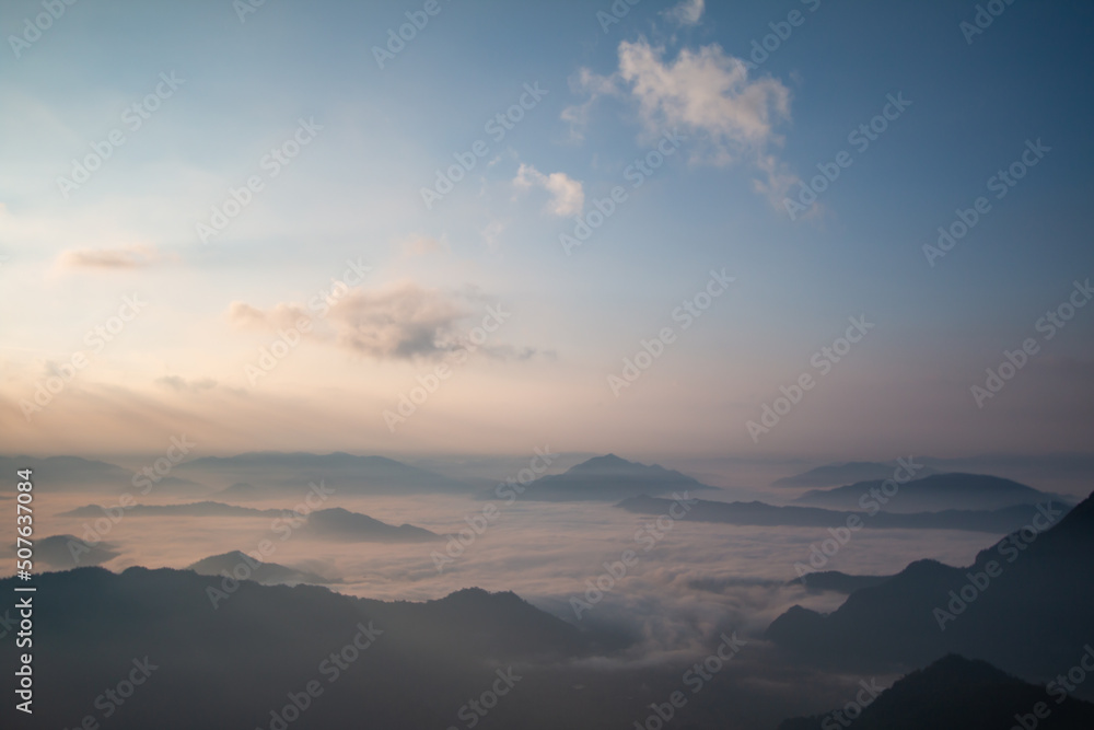 Sky and mountains with a beautiful view.