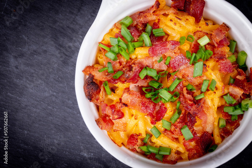 Mac and cheese with bacon and green onion