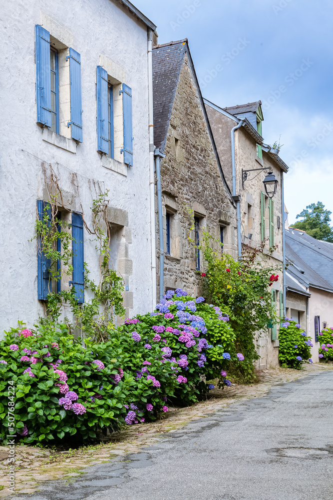 Saint-Goustan in Brittany, in the Morbihan, traditional house in the village, typical street