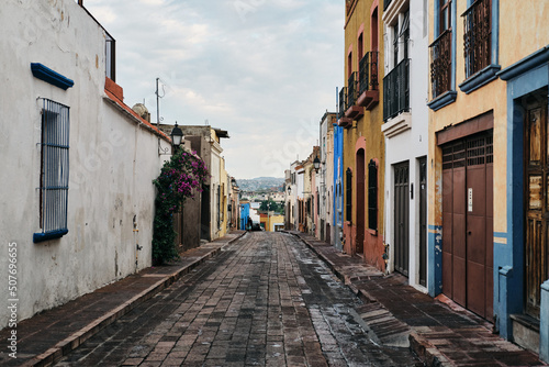 Calles coloniales del Centro Histórico de la Ciudad de Queretaro cerca del barrio de la Cruz