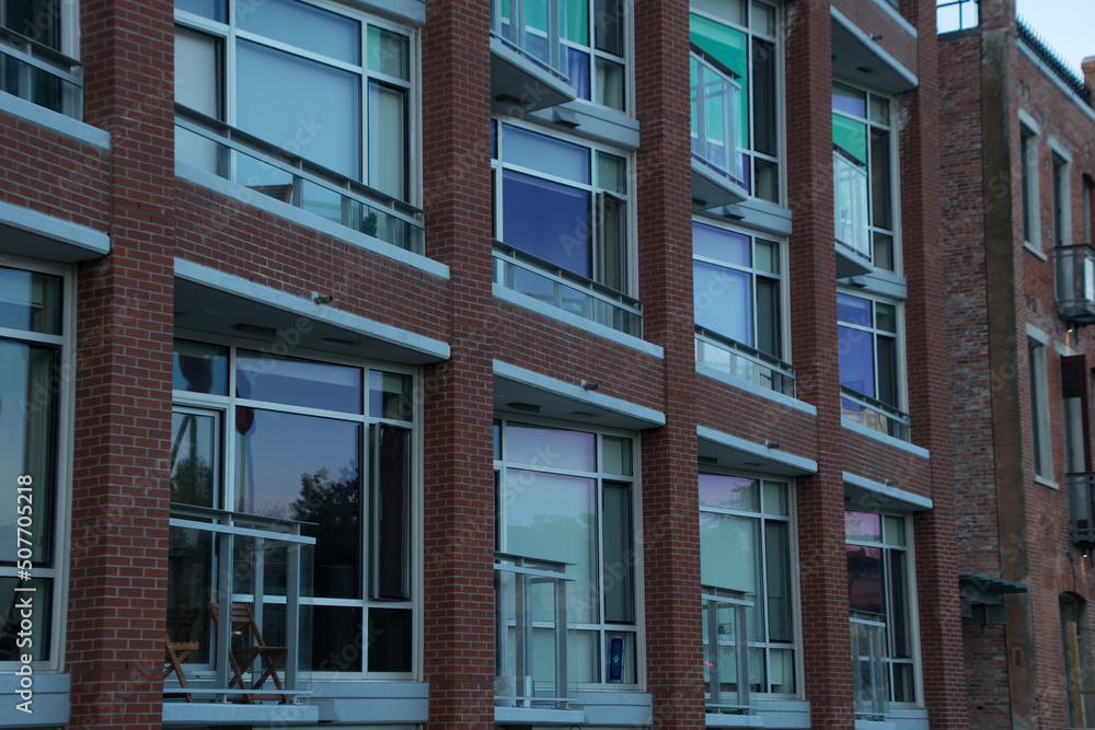 Naklejka premium Glass wall of apartment buildin gon Pandora next to Johnson Street Bridge
