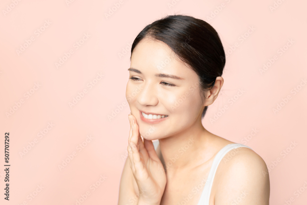 女性のスキンケアイメージ 女性のスキンケアイメージ