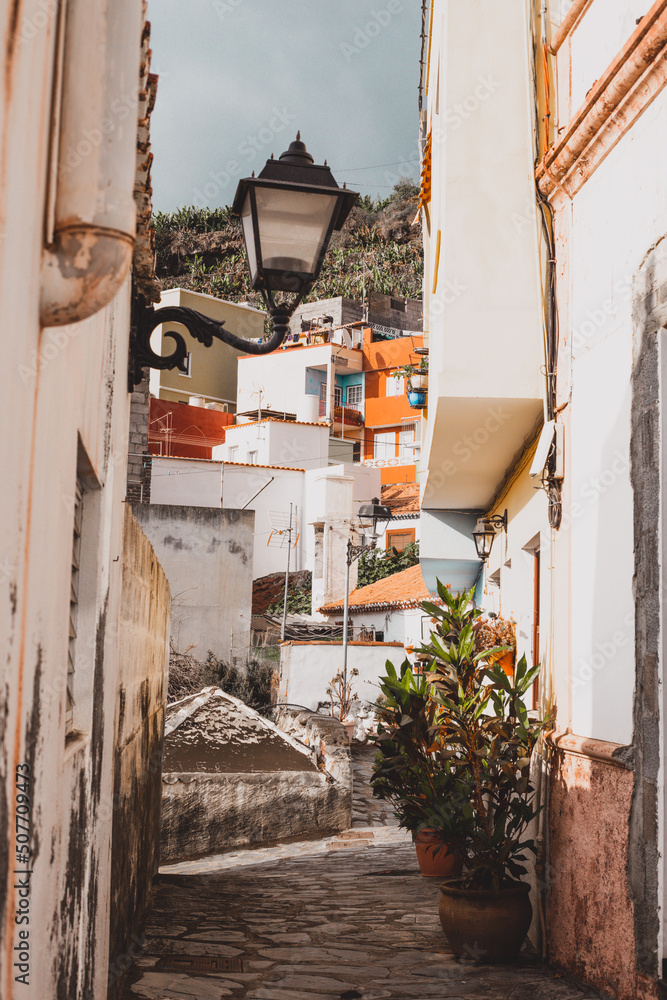 Fototapeta premium Narrow street in the spanish town.