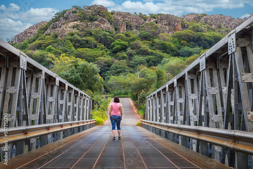 The Metal Bridge of Tobati (Puente de metal de Tobati) is one of the sights of the city in Paraguay. Especially with the impressive panorama of the Cordelliers in the background.