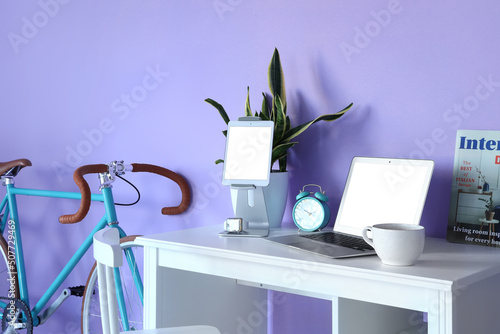 Modern home office workspac...