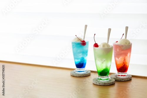 クリームソーダ　昭和レトロ