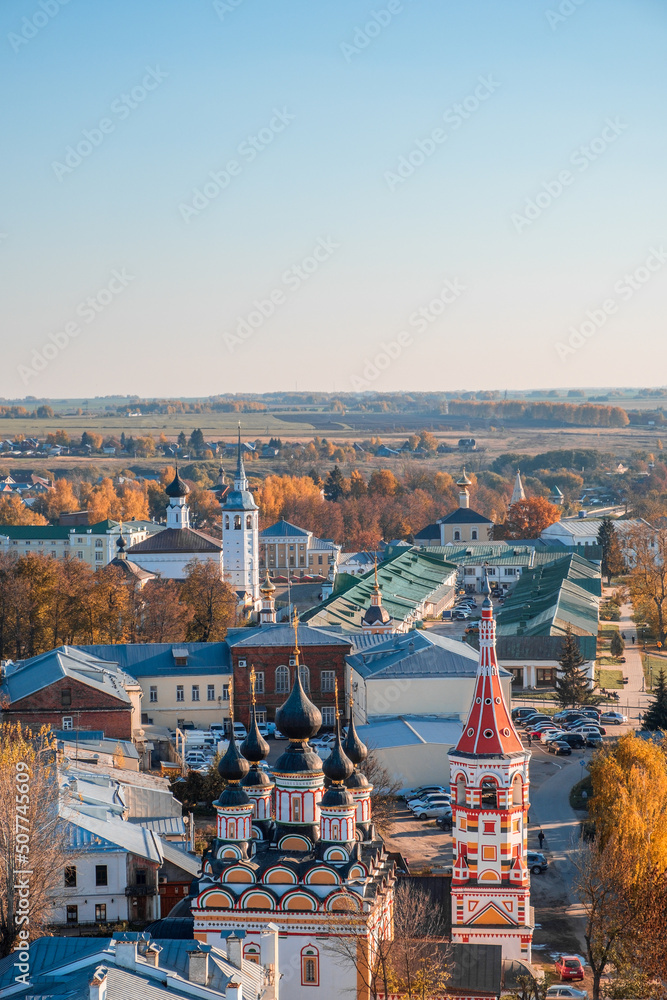 Naklejka premium Autumn view of the town of Suzdal from the bell tower