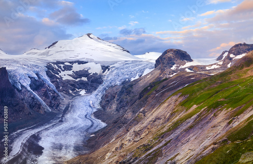 Tableau sur toile Pasterze glacier and Johannisberg summit at the end of the Grossglockner Alpine road in the Hohe Tauern National Park, Austria