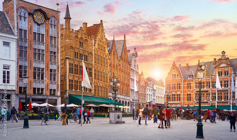 Obraz premium Belgium. Bruges. Market Square. Historic center of the ancient city. Medieval architecture of Brugge market square and street lamps during evening sunset.