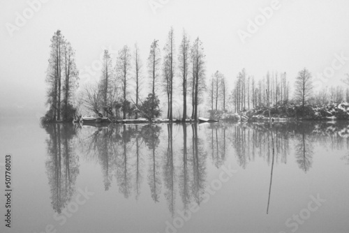 Dongqian lake rhythm of snow photo