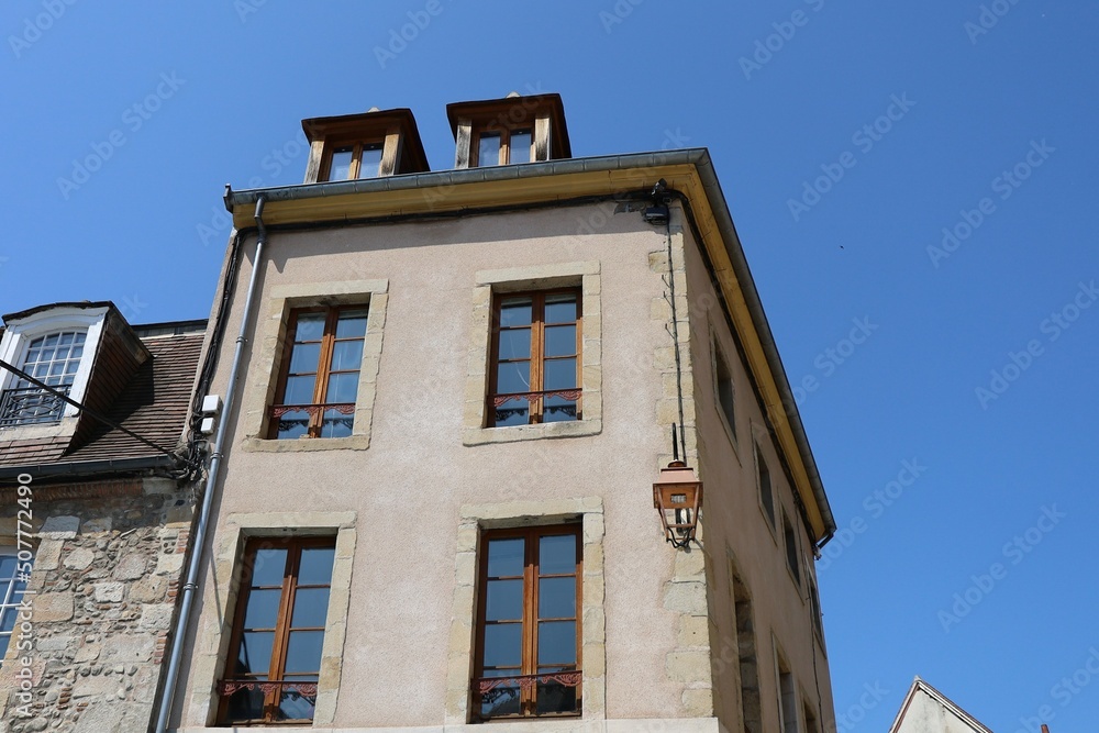 Maison typique, vue de l'extérieur, ville de Montluçon, département de l'Allier, France