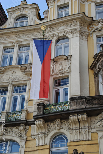 Prague Praha Tchéquie Bohême drapeau monument place