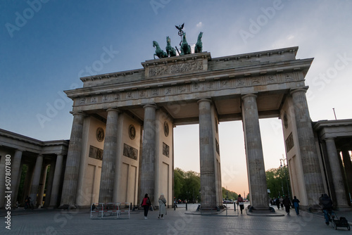 brandenburg gate with few tourists