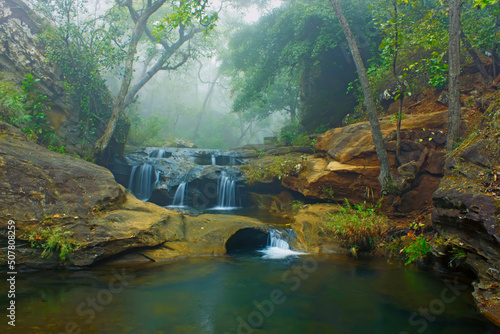 Fotografie waterfall in the forest