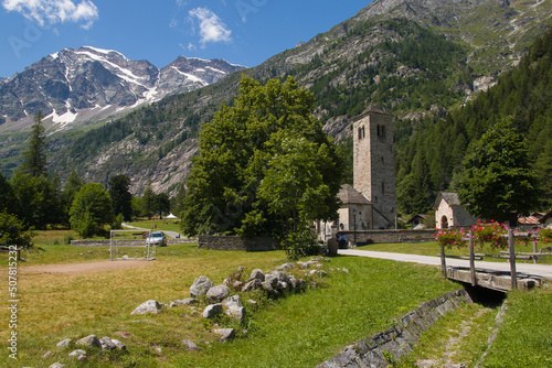Obraz na plátně View of idyllic alpine village of Macugnaga during sunny day of july in Piedmont