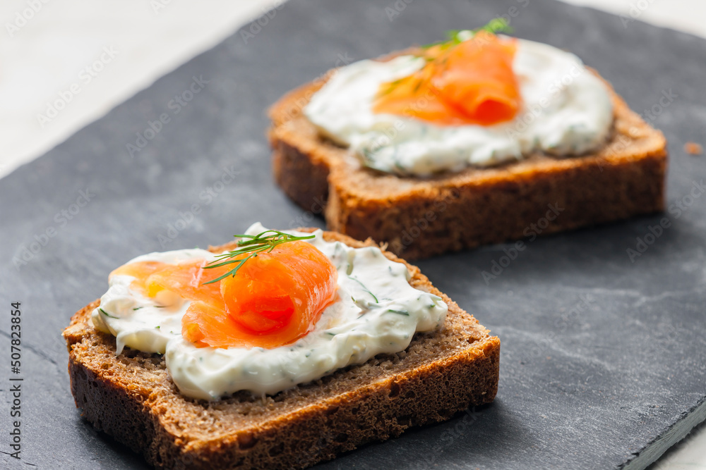 whole grain bread with dill spread and smoked salmon whole grain bread with dill spread and smoked salmon