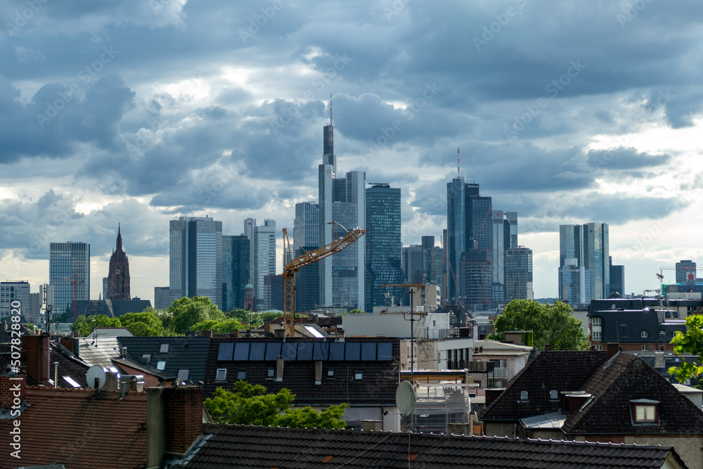 Frankfurt Skyline mit Wolken, Deutschland Hessen