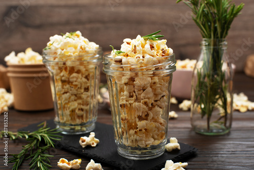 Obraz na płótnie Glasses with popcorn on slate tray on kitchen table w salonie