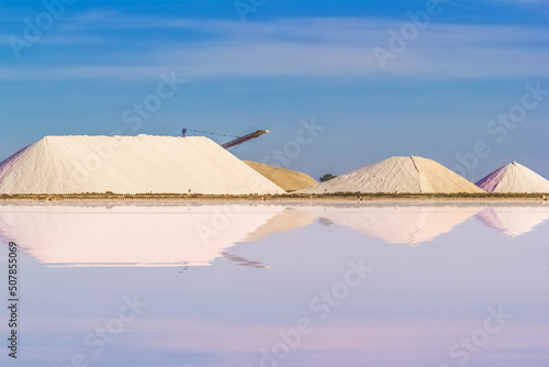 Collines de sel, Aigues-Mortes, France