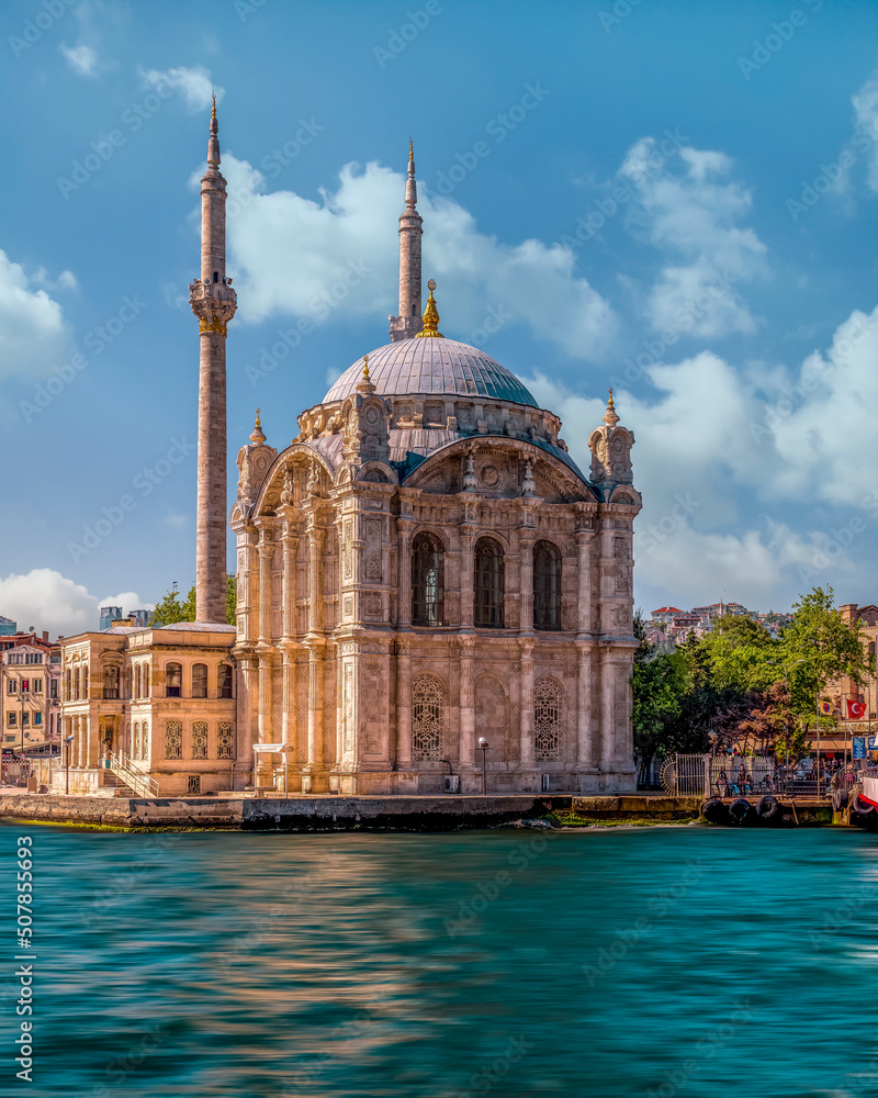 Naklejka premium The Bosphorus Bridge and the Ortakoy Mosque at sunset, Istanbul