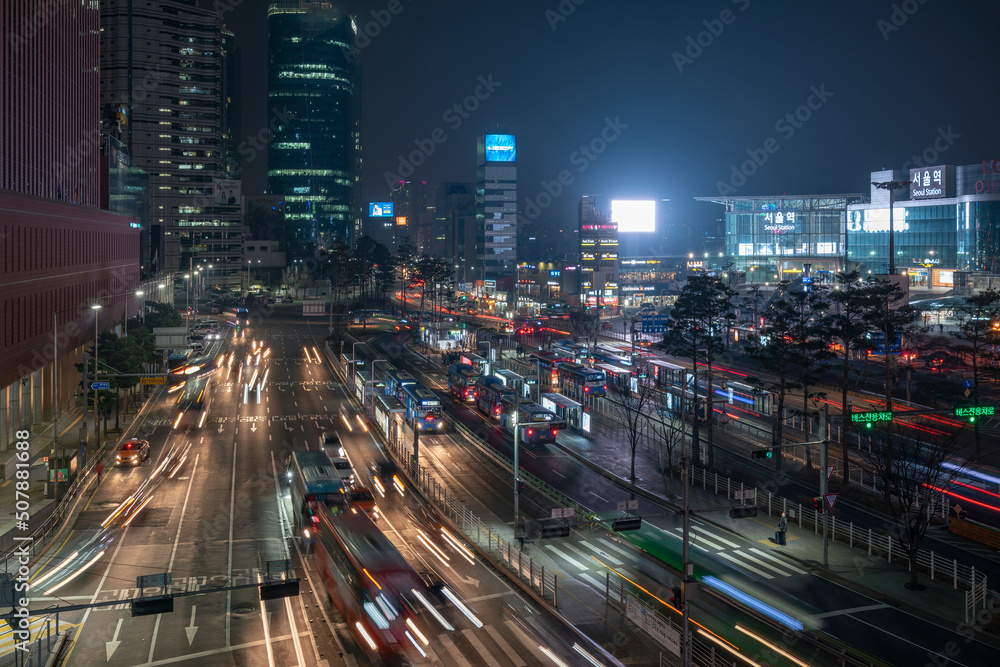 Obraz premium The traffic in downtown Seoul South Korea