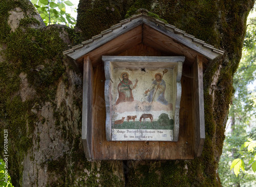 Volksglaube: Bildstock  im Koppental bei Bad Aussee im Salzkammergut - Steiermark - Österreich photo