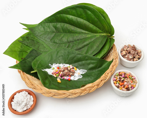 Obraz na plátně Betel leaf and its spices