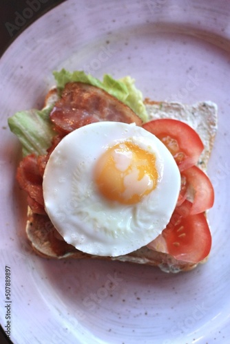 Toast with bacon, tomatoes and cheese