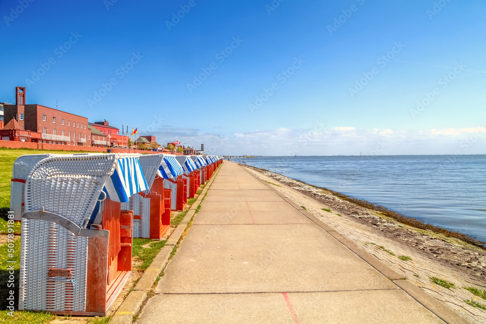 Fototapeta premium Uferpromenade Südstrand, Wilhelmshaven, Deutschland 