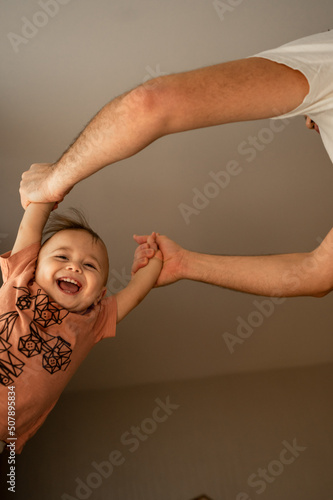 dad throws up a little son, dad spends time with the child, the concept of a happy family