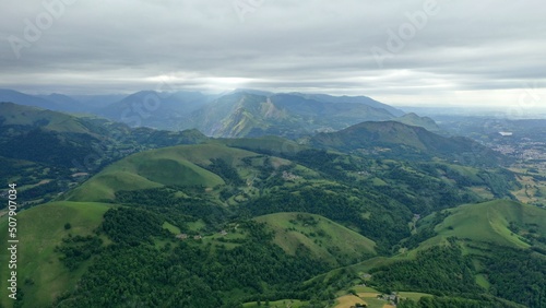 survol des vallées des Pyrénées dans le département des Hautes-Pyrénées près de Bagnères de Bigorre  © Lotharingia