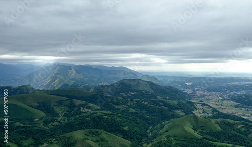 survol des vallées des Pyrénées dans le département des Hautes-Pyrénées près de Bagnères de Bigorre 