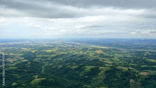survol des vallées des Pyrénées dans le département des Hautes-Pyrénées près de Bagnères de Bigorre 
